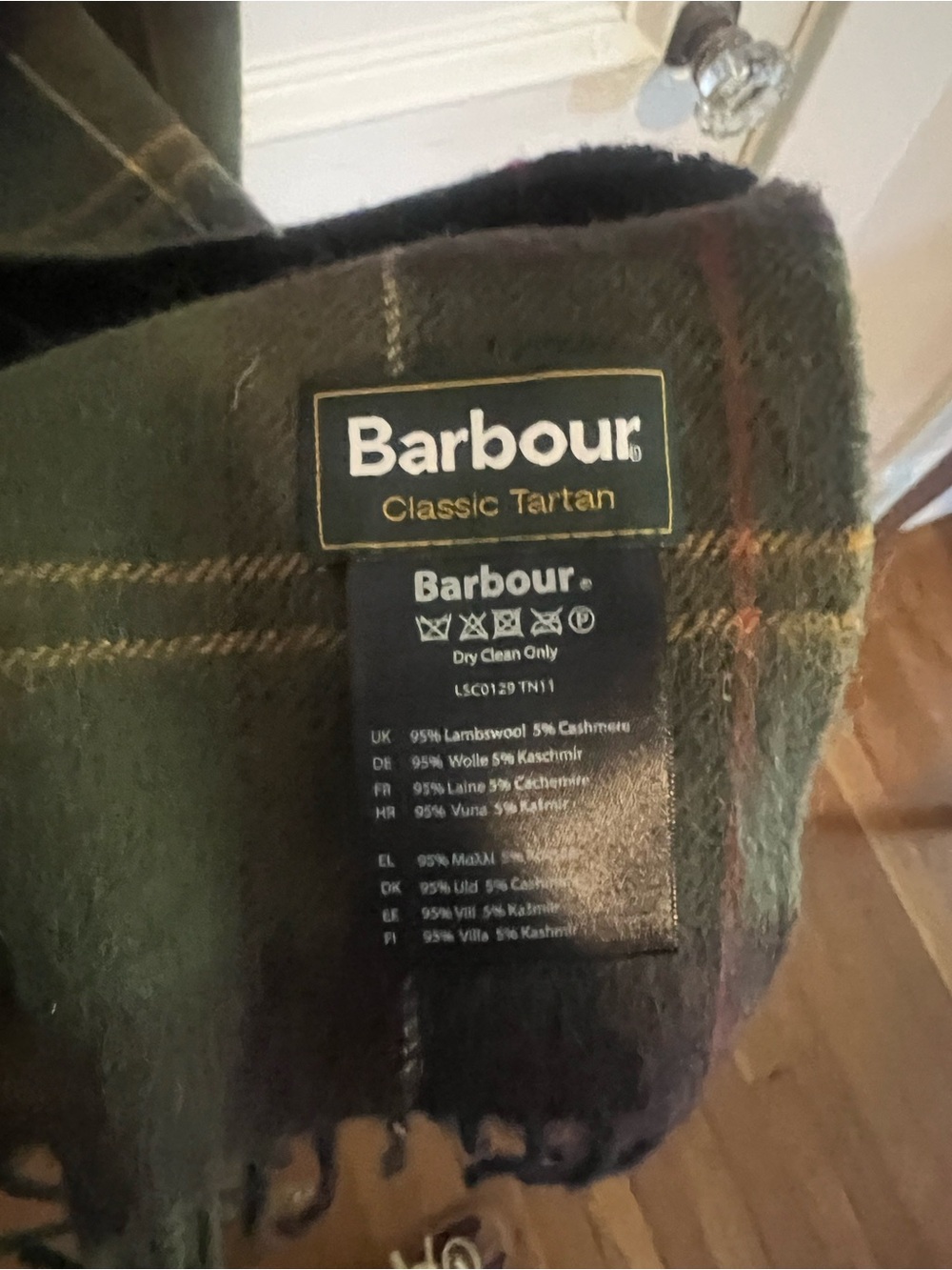 Barbour wool and cashmere scarf - Picture 4 of 4